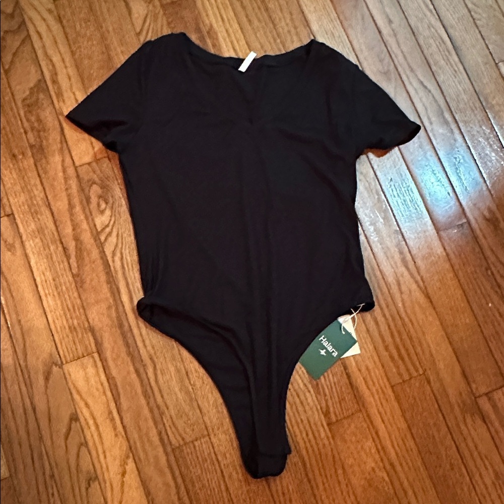 Halara Ribbed Knit V-neck Short Sleeve Work Bodysuit - Sz Lg - Picture 3 of 5